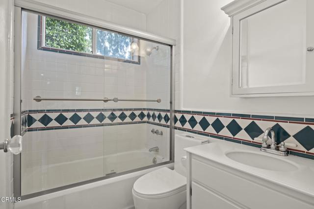 Detail Gallery Image 11 of 30 For 2621 25th St, Santa Monica,  CA 90405 - 2 Beds | 2 Baths
