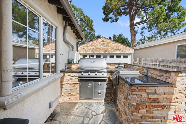 5324 Irvine Avenue, Valley Village CA: https://media.crmls.org/mediaz/2a33e7d0-775c-465c-be56-18e15ceca4e3.jpg