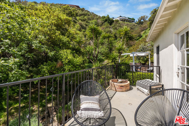 1205 N Beverly Glen Boulevard, Los Angeles CA: https://media.crmls.org/mediaz/2a341818-8647-40d1-b621-7ee682549829.jpg