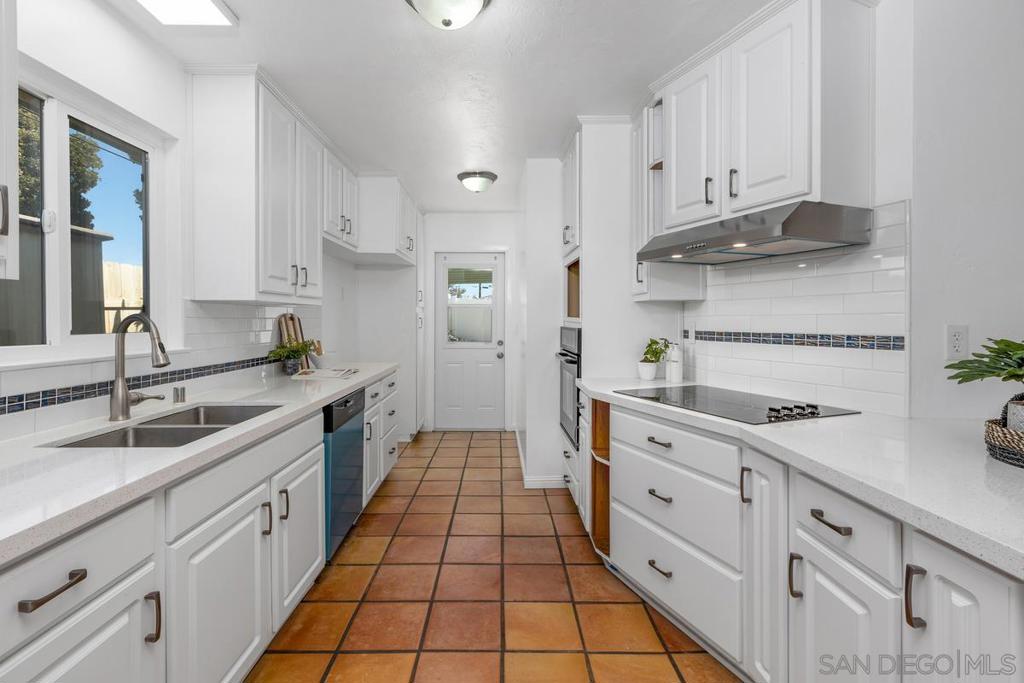 MLS #250043021SD image #11