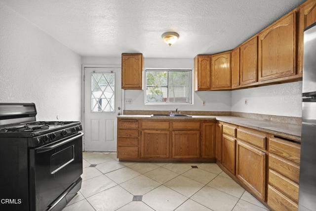 8590 N Ventura Avenue, Ventura CA: https://media.crmls.org/mediaz/2a349005-45cc-4e1c-91f4-2963d152466a.jpg