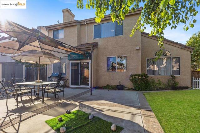 1531 Rutherford Ln, Oakley CA: https://media.crmls.org/mediaz/2a34f602-2013-4d1b-b25e-afef63eefac9.jpg