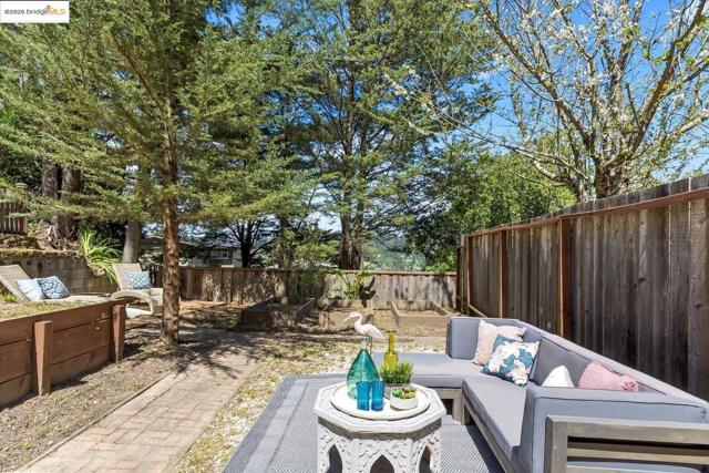 6533 Chelton DR, Oakland CA: https://media.crmls.org/mediaz/2a3509bb-9e6e-47ac-89ca-1b4d9bdc9039.jpg