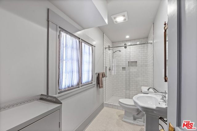 344 S Kingsley Drive, Los Angeles CA: https://media.crmls.org/mediaz/2a353c48-1cda-4840-91d8-578fea9acd01.jpg