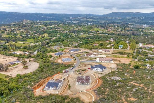 29527 Viking View Ln, Valley Center CA: https://media.crmls.org/mediaz/2a359b80-4d3f-4f0c-ac49-a2a2e8551892.jpg