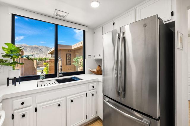 56 Majorca Drive, Rancho Mirage CA: https://media.crmls.org/mediaz/2a366ce9-b1a1-4b91-aa60-d9b2b1afc49a.jpg