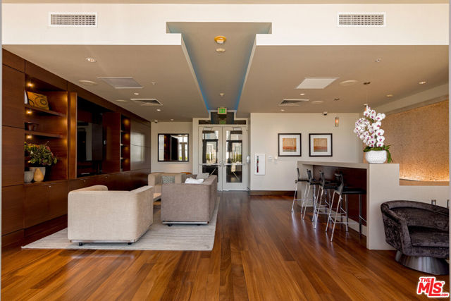 1155 S Grand Avenue, Los Angeles CA: https://media.crmls.org/mediaz/2a36dd5c-4270-4a9c-92f4-20f82b993b95.jpg
