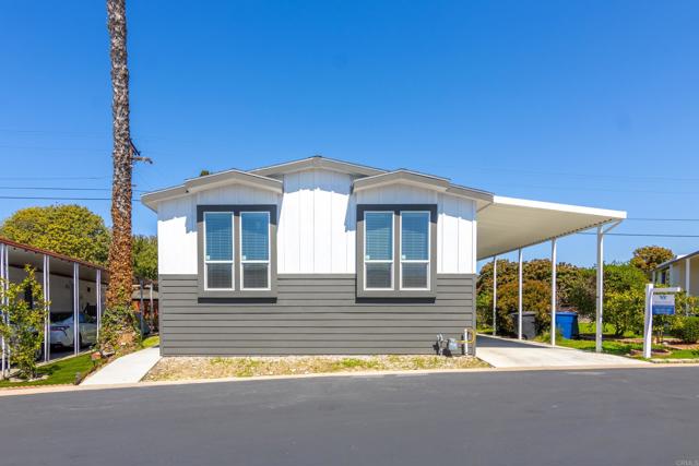 2003 Bayview Heights Dr, San Diego CA: https://media.crmls.org/mediaz/2a373bbe-8908-45f2-bc29-3bae97bf5c09.jpg