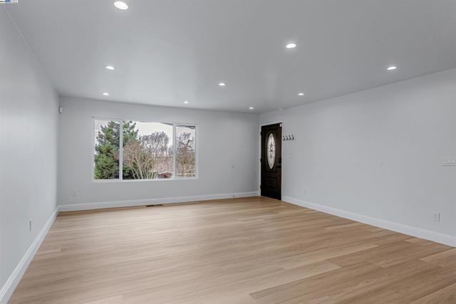 Image 8 of 35 For 158 Baxter St.