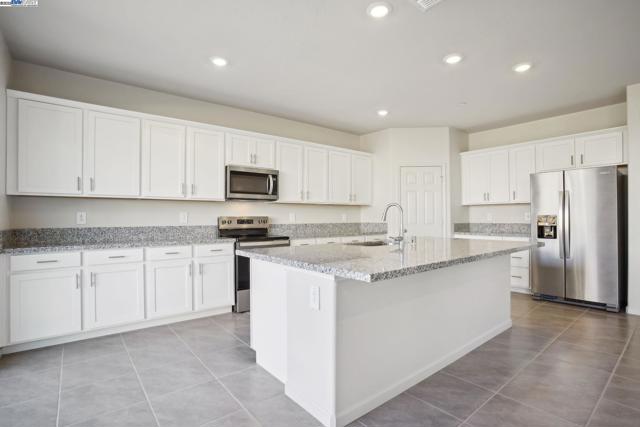 5337 Cardinal St, Antioch CA: https://media.crmls.org/mediaz/2a37ecd5-25d4-4881-9ea4-5c685878e0af.jpg