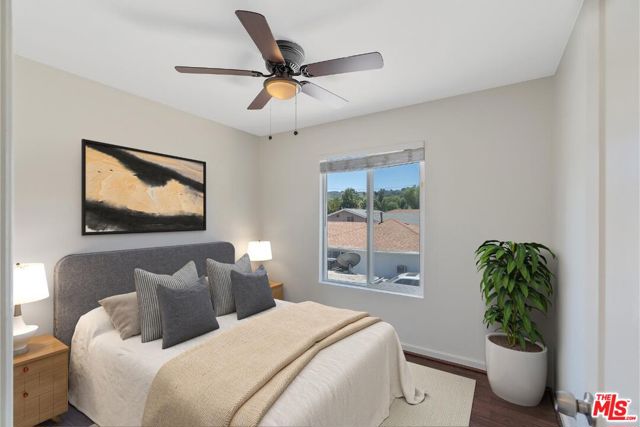 4821 Topanga Canyon Boulevard, Woodland Hills CA: https://media.crmls.org/mediaz/2a390d16-28f3-4fb0-811a-acde3efa678d.jpg