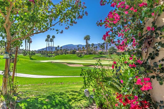 54121 Oakhill, La Quinta CA: https://media.crmls.org/mediaz/2a3918d6-fedb-410f-8e94-d84fc1420040.jpg