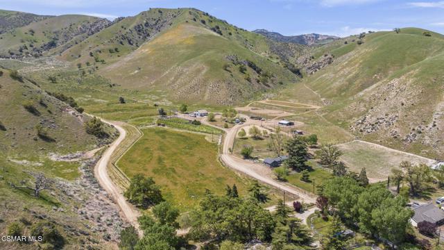 2837 Clear Canyon Road, Lebec CA: https://media.crmls.org/mediaz/2a39461c-6e05-4f5c-9075-1afcf1ad9942.jpg