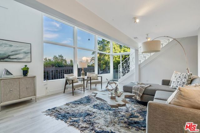 4854 Brewster Drive, Tarzana CA: https://media.crmls.org/mediaz/2a3976df-f595-49c0-871e-d03cc8e3b71f.jpg