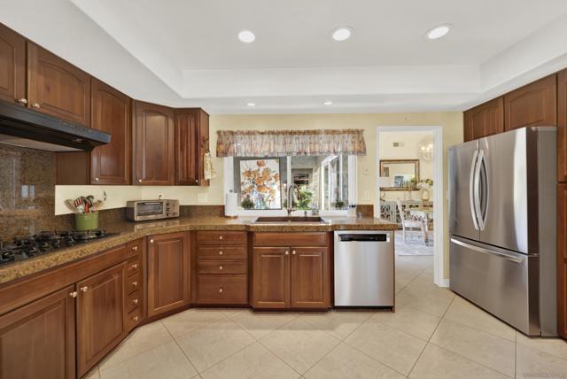 17233 Cuvee Ct, Poway CA: https://media.crmls.org/mediaz/2a39bd0f-e4b1-41d5-aec7-ae25900f2112.jpg