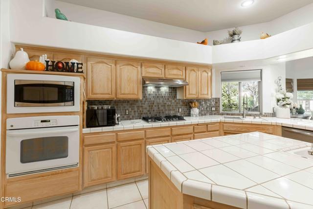 4205 Palisades Circle, Bakersfield CA: https://media.crmls.org/mediaz/2a39c5b3-0550-4c2c-acf2-94b1d34dd2e2.jpg
