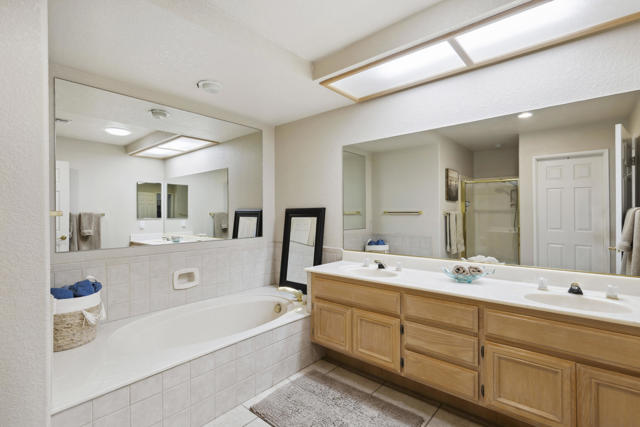 48538 Via Amistad, La Quinta CA: https://media.crmls.org/mediaz/2a39f921-560c-4d3e-b587-6aaa8ff7f5c6.jpg