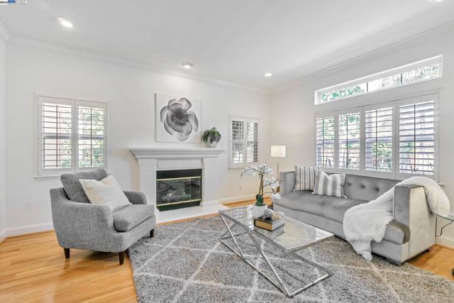 135 Cara Ct, Walnut Creek CA: https://media.crmls.org/mediaz/2a3a3f83-2209-46f3-b7d7-82f1606b3470.jpg