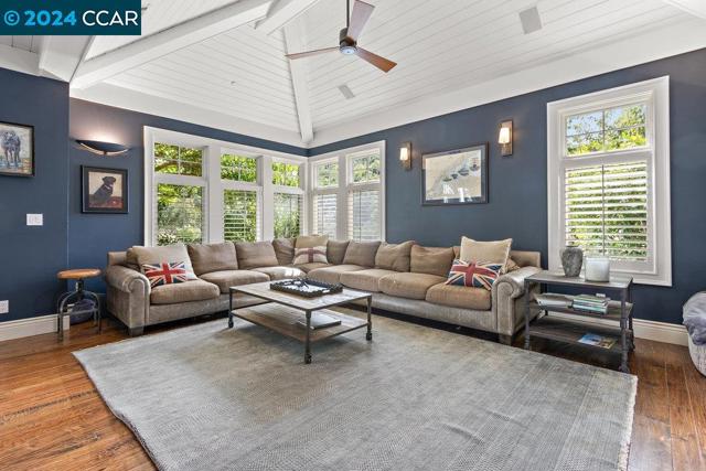 8 Julianna Court, Moraga CA: https://media.crmls.org/mediaz/2a3ad667-352d-47a1-802e-e0c8a10108ad.jpg