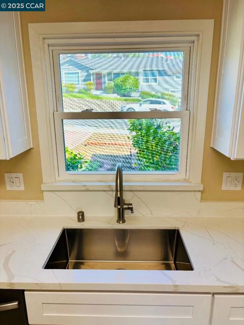1011 Harbor View Dr, Martinez CA: https://media.crmls.org/mediaz/2a3b1540-7160-405e-a249-6ef342c999ae.jpg