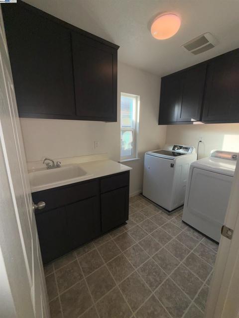 2746 Gracie Pl, Fairfield CA: https://media.crmls.org/mediaz/2a3bce80-8788-42d6-9e32-96546eda42b6.jpg