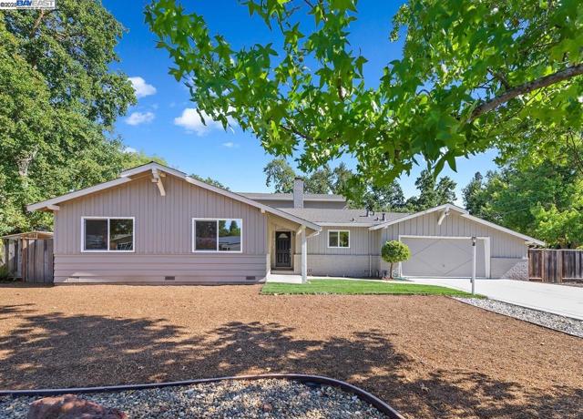 957 Ina Dr, Alamo CA: https://media.crmls.org/mediaz/2a3c4d8c-9c94-4c5a-89eb-0b102f08b498.jpg