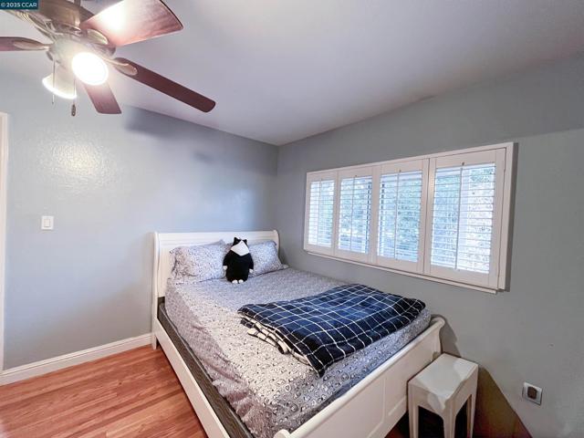 250 W Cypress Rd, Oakley CA: https://media.crmls.org/mediaz/2a3c7514-dc04-4265-94a5-c279ef96b5e6.jpg