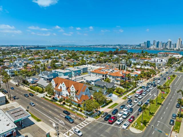 374 Orange Avenue, Coronado CA: https://media.crmls.org/mediaz/2a3c76f0-6e75-45c7-ba42-5f802410a0a6.jpg