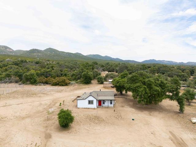 30578 Chihuahua Valley Road, Warner Springs CA: https://media.crmls.org/mediaz/2a3d1848-150b-4c03-bfac-8eabf778163f.jpg