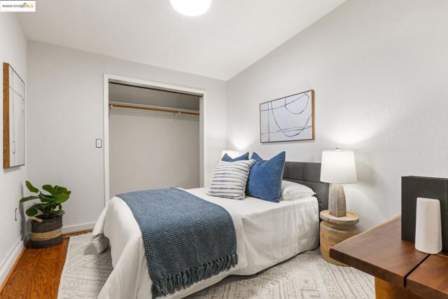 2005 36th Avenue, Oakland CA: https://media.crmls.org/mediaz/2a3d5ac9-f304-45f1-92e5-77b8d2a1f00a.jpg