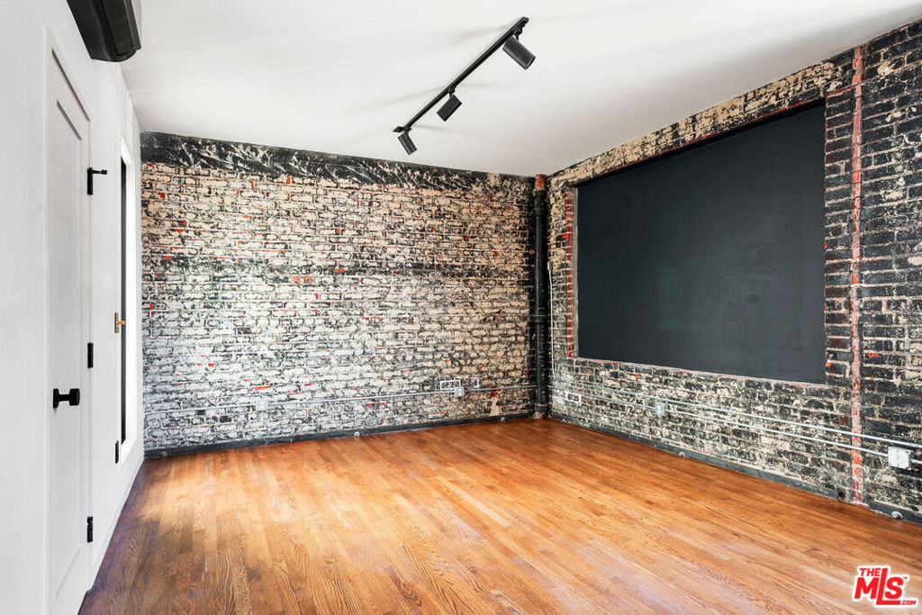 3020 W Sunset Boulevard