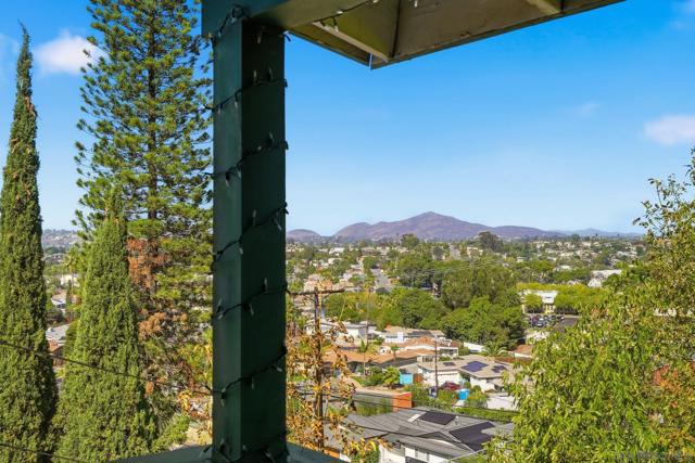 4040 Yale Ave, La Mesa CA: https://media.crmls.org/mediaz/2a3d9af5-ecd6-435e-b7e3-5310726077d6.jpg