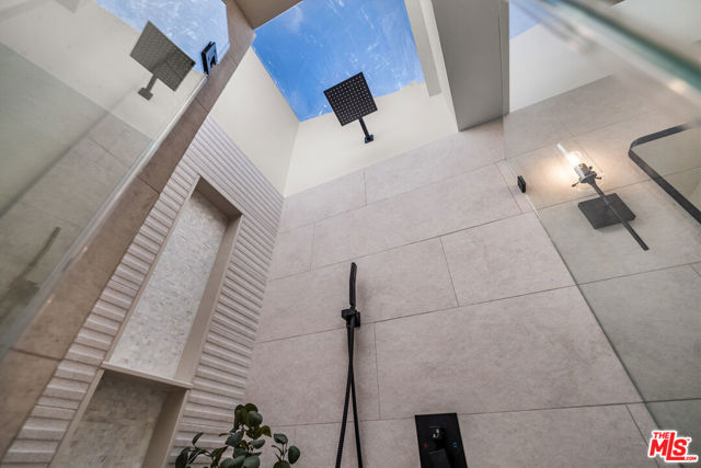 3260 Sagamore Way, Los Angeles CA: https://media.crmls.org/mediaz/2a3ea72b-695e-432b-ac7e-6cdfe7d1105b.jpg