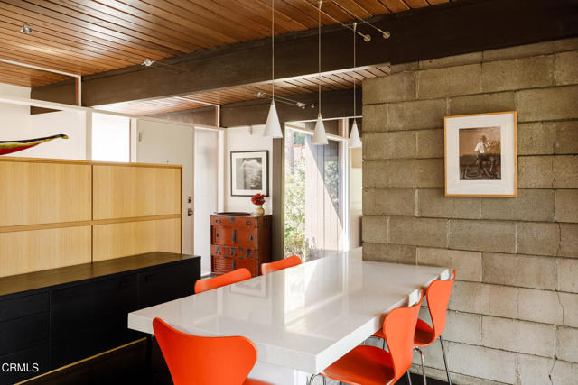 820 Burleigh Drive, Pasadena CA: https://media.crmls.org/mediaz/2a3ee51d-1c8f-4755-8b9a-c912e1329912.jpg