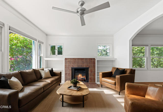 917 W W Victoria Street, Santa Barbara CA: https://media.crmls.org/mediaz/2a3f0948-22c4-449e-9994-98644a24841e.jpg