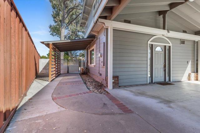 510 Sunnymount Avenue, Sunnyvale CA: https://media.crmls.org/mediaz/2a3f0c73-2530-48d3-b939-300b9eb5101e.jpg