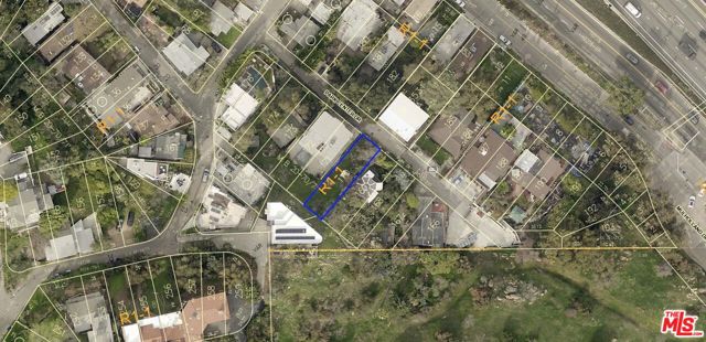 2925 N Park Center Drive, Los Angeles CA: https://media.crmls.org/mediaz/2a3f1b6a-89ce-420d-a1b3-5ce100eefc90.jpg