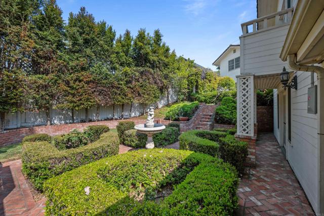 855 Country Club Drive, Chula Vista CA: https://media.crmls.org/mediaz/2a3f68c4-e521-4a2e-8fa3-292c290c0e90.jpg