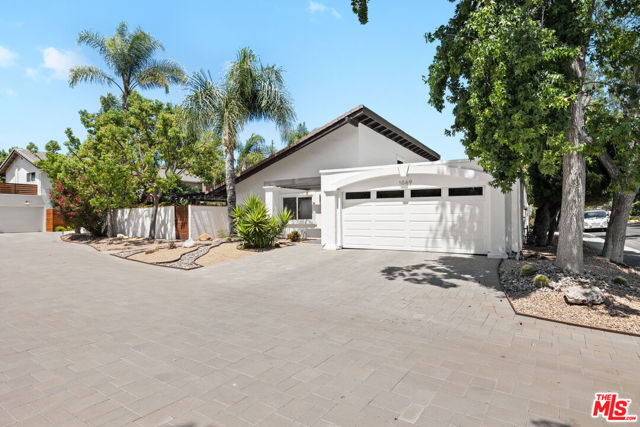 1069 Barrow Court photo 4