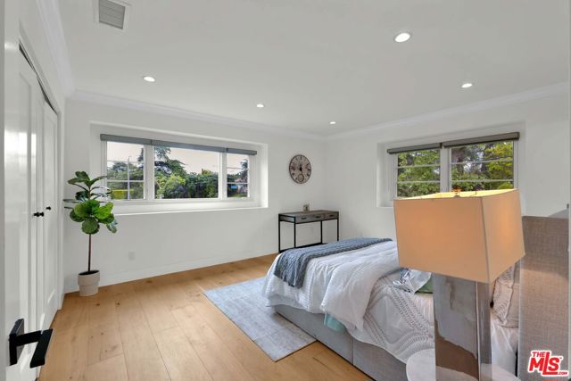 602 S Lucerne Boulevard, Los Angeles CA: https://media.crmls.org/mediaz/2a3ffb1d-2478-43af-844d-938ca9a0e9fd.jpg