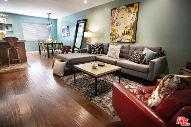 5920 Chula Vista Way, Los Angeles CA: https://media.crmls.org/mediaz/2a407b8c-0852-4d35-909d-b202441821a8.jpg