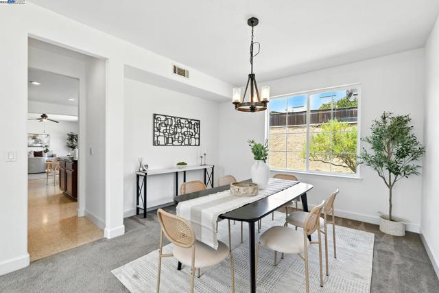 3909 Danbury Way, Fairfield CA: https://media.crmls.org/mediaz/2a408fd6-949b-4c24-8166-300b0e3083c7.jpg