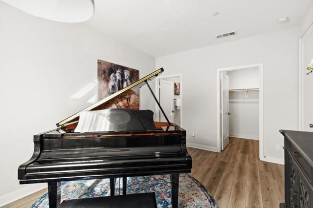 202 Keeper, Irvine CA: https://media.crmls.org/mediaz/2a40e364-82fb-452f-99c4-60bb8ea43734.jpg