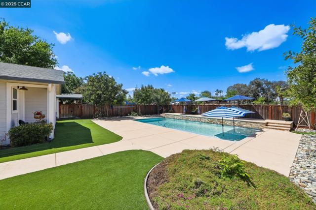 91 Lozoya Way, Oakley CA: https://media.crmls.org/mediaz/2a40e3ad-e1d5-49e7-802d-6bf7790e3604.jpg