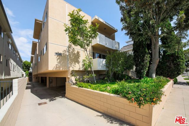 11933 Darlington Avenue, Los Angeles, CA 90049