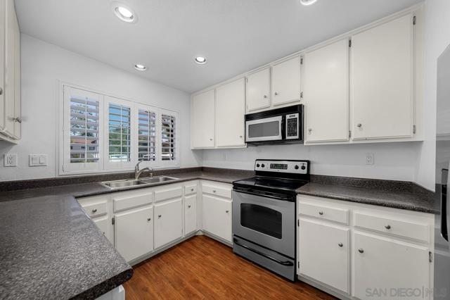 4210 Porte De Palmas, San Diego CA: https://media.crmls.org/mediaz/2a414091-dfc3-4021-9a5c-e9b60ca6fbc2.jpg