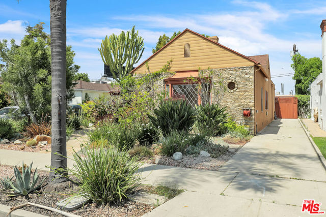 1107 Alfred, Los Angeles CA: https://media.crmls.org/mediaz/2a41c8ab-3d7d-4e6c-a6c8-bf84bdbba399.jpg