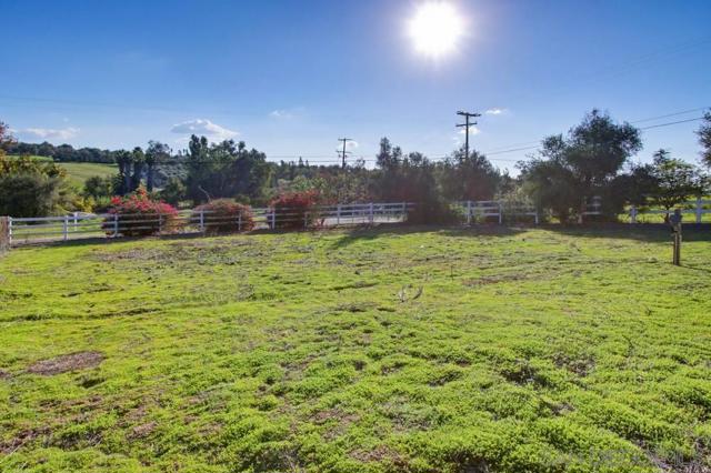 31503 Stardust Lane, Valley Center CA: https://media.crmls.org/mediaz/2a4226e2-ab6f-4923-8a4f-841cc4836bf2.jpg