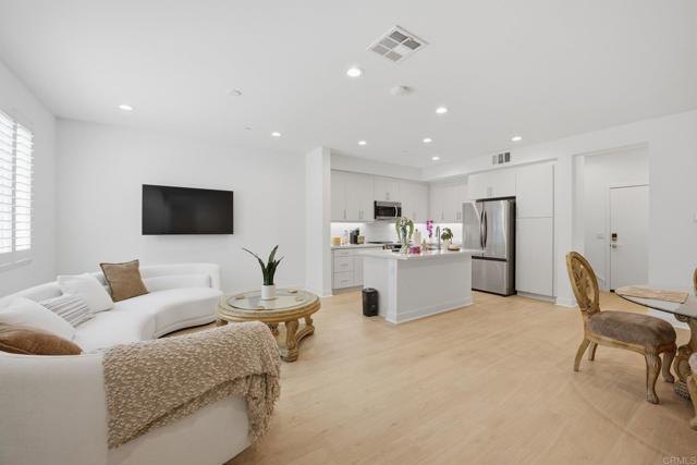 Detail Gallery Image 4 of 24 For 1307 Yannis Ct, El Cajon,  CA 92109 - 3 Beds | 2/1 Baths