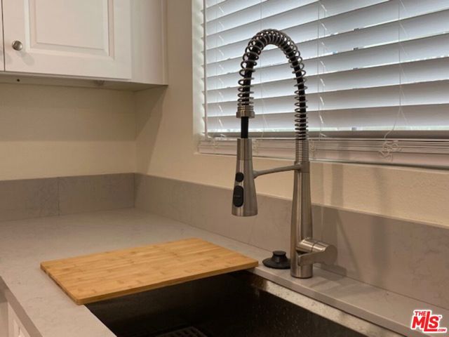 4832 Rosewood Avenue, Los Angeles CA: https://media.crmls.org/mediaz/2a430388-68fc-4197-8919-cbb8dab42044.jpg